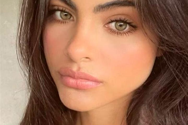 Emma, 22, a black green-eyed indian companion based in Rauna. Offering Fetish, A-Level, Massage, Duos, CIM. Available for incall and outcall, day and evening...