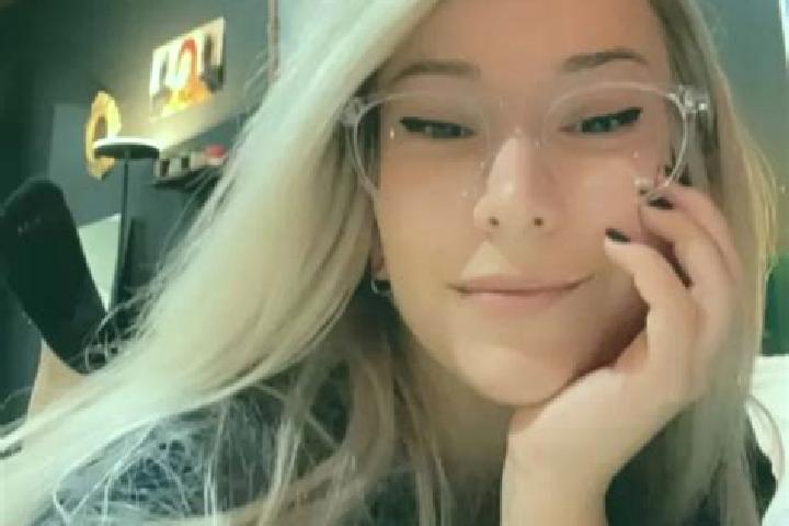 Emma, 22, a blonde amber-eyed slavic companion based in Sankt Anna am Aigen. Offering Dinner Date, Roleplay, Domination. Available for incall and outcall, da...