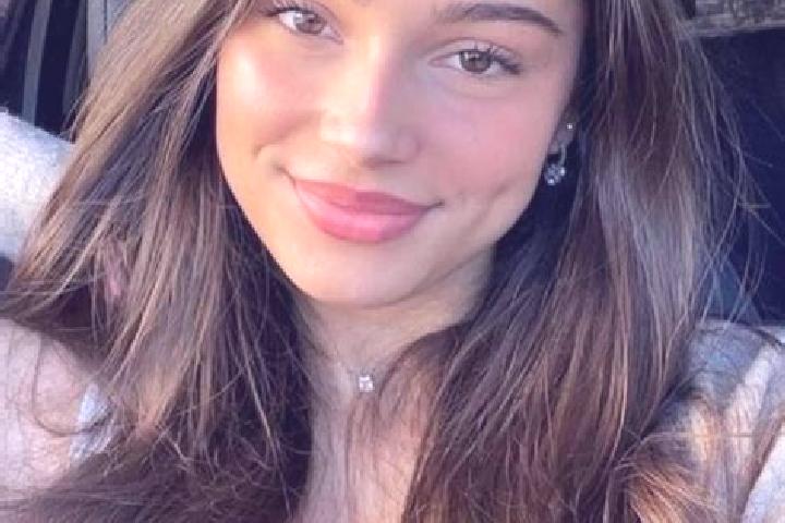 Emma, 22, a brunette hazel-eyed latina companion based in Rock Hill. Offering Travel Companion, Striptease. Available for incall and outcall, day and evening...
