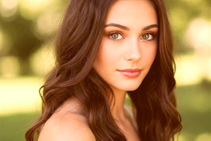 Emma, 22, a brunette hazel-eyed slavic companion based in Konra. Offering Striptease, Domination, Party Girl. Available for incall and outcall, overnight boo...