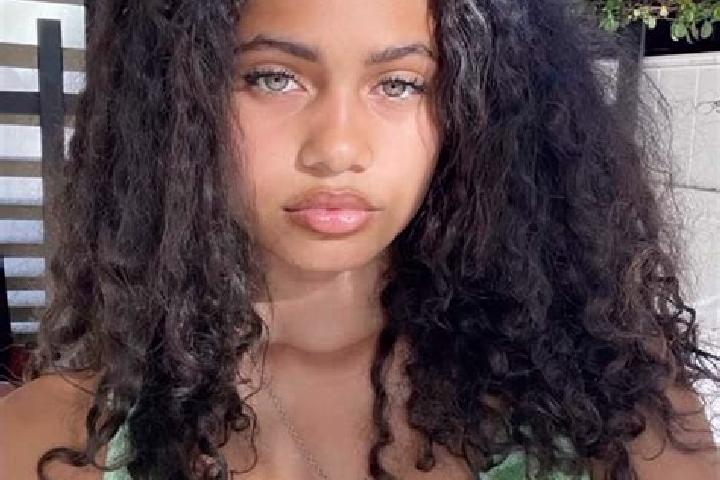Emma, 22, a chestnut green-eyed mixed companion based in Kandilli. Offering Striptease, CIM, Travel Companion. Available for incall and outcall, day and even...
