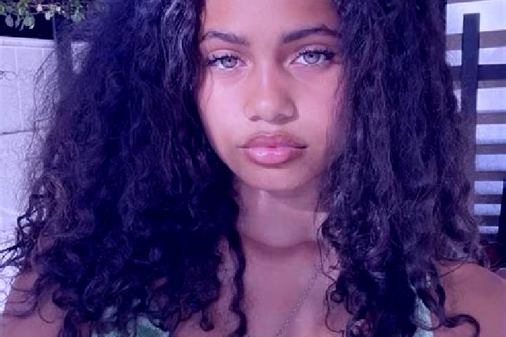 Emma, 22, a red green-eyed mixed companion based in Mondariz. Offering Duos, Deep French Kissing, 69, Dinner Date. Available for incall and outcall, day and ...