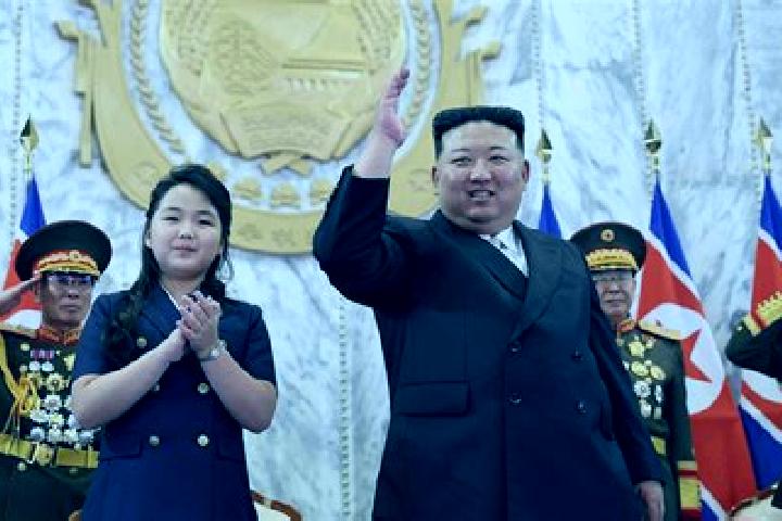 Emma, 22 — Escort in Anak, North Korea