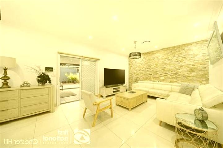 Emma, 22 — Escort in Chester Hill, Australia