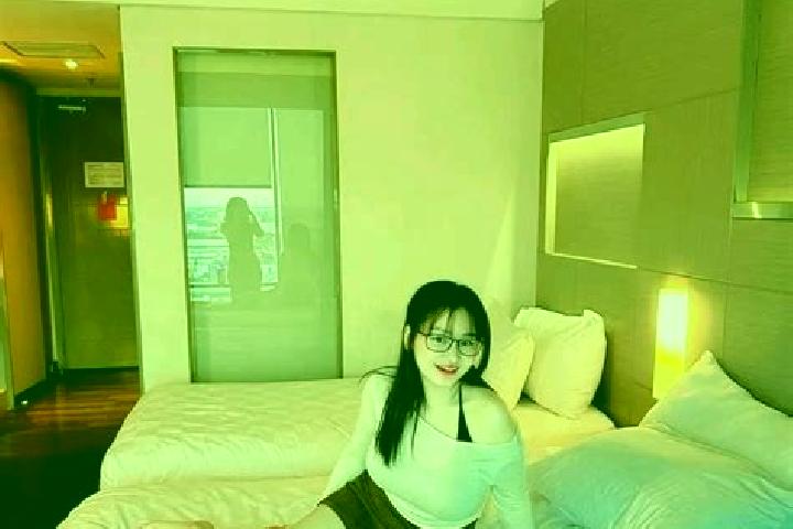 Emma, 22 — Escort in Hulan Ergi, China
