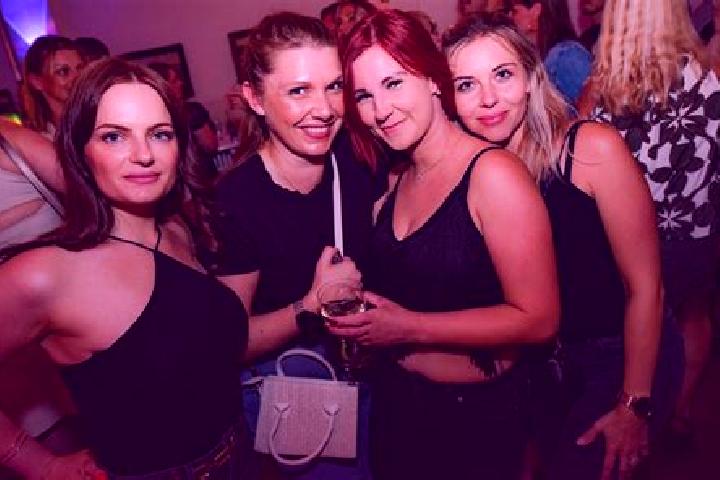 Emma, 22 — Escort in Neuhofen, Austria