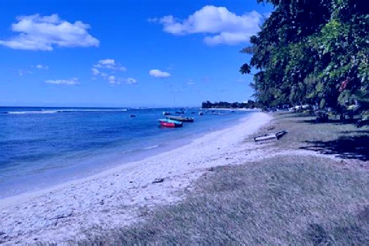 Emma, 22 — Escort in Pointe aux Piments, Mauritius
