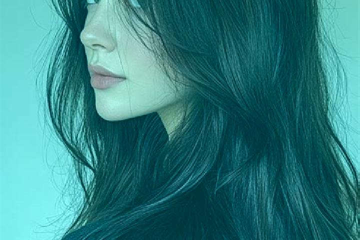 Emma, 23, a auburn brown-eyed caucasian companion based in Niujiang. Offering Duos, Striptease. Available for incall and outcall, day and evening dates.