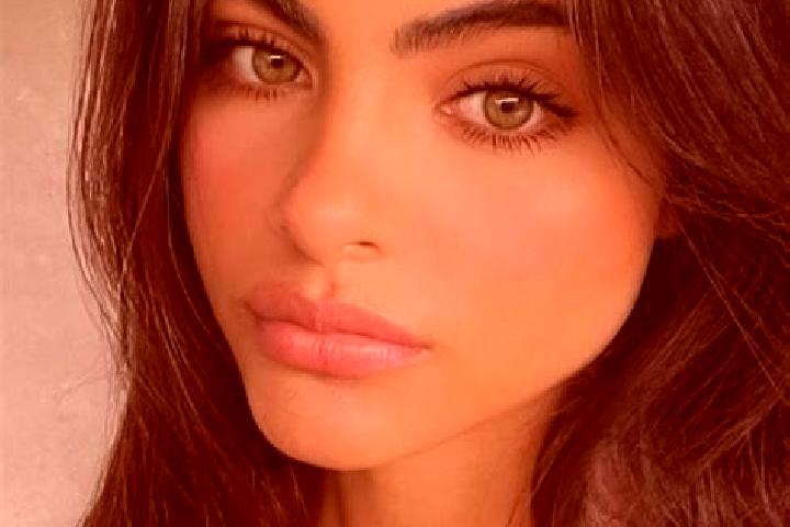 Emma, 23, a auburn dark-eyed middle eastern companion based in Grove. Offering Fetish, Erotic Massage, Prostate Massage, Girlfriend Experience. Available for...