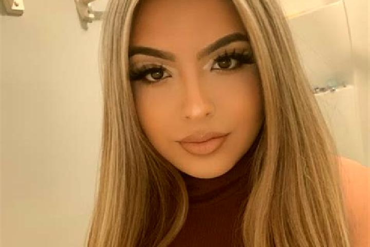 Emma, 23, a blonde amber-eyed latina companion based in Pattamadai. Offering Striptease, Couples. Available for incall and outcall, day and evening dates.