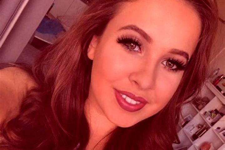 Emma, 23, a brunette grey-eyed european companion based in Juan Morales. Offering Fetish, Deep French Kissing, Massage. Available for incall and outcall, ove...