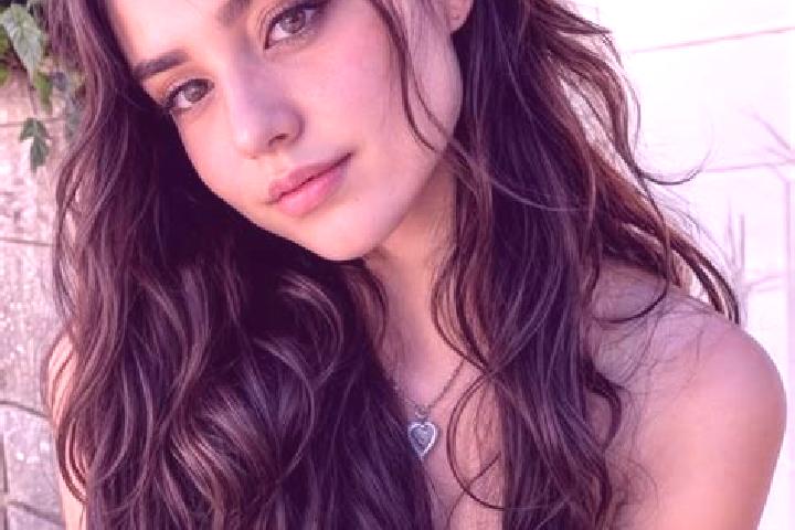 Emma, 23, a chestnut hazel-eyed mixed companion based in Norre Alslev. Offering 69, Roleplay, Duos, Massage, Fetish. Available for incall and outcall, day an...