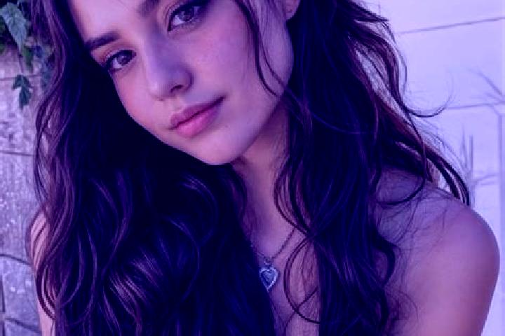 Emma, 23, a dark blonde hazel-eyed middle eastern companion based in Kiskunhalas. Offering Dinner Date, Girlfriend Experience, Couples, CIM. Available for in...