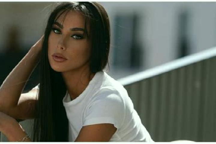 Emma, 23 — Escort in Becheln, Germany