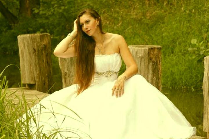 Emma, 23 — Escort in Kamenicky, Czech Republic