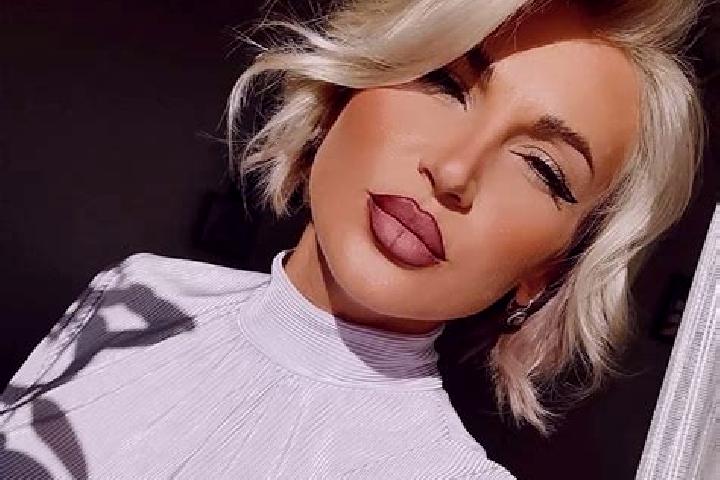 Emma, 23 — Escort in Ruginesti, Romania