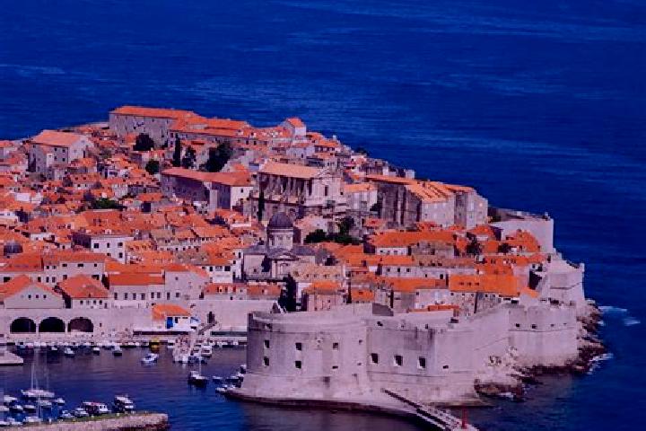 Emma, 23 — Escort in Vis, Croatia