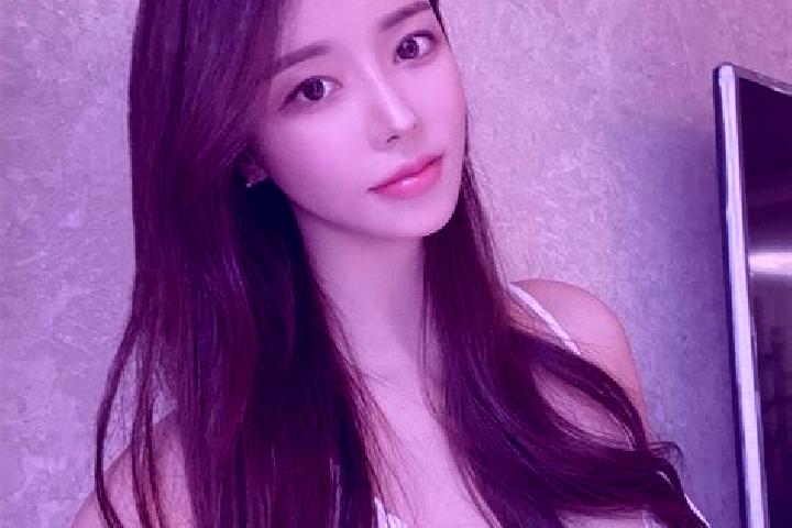 Emma, 23 — Escort in Yuqunweng, China