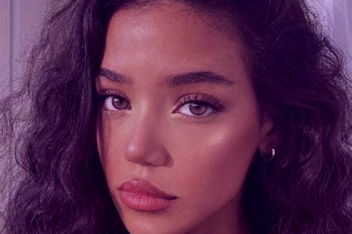Emma, 24, a black brown-eyed mediterranean companion based in Mora. Offering Duos, Tantra, Overnight, Dinner Date. Available for incall and outcall, day and ...