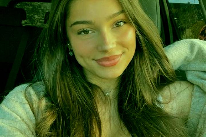 Emma, 24, a brunette brown-eyed mixed companion based in Frisanco. Offering A-Level, Party Girl. Available for incall and outcall, day and evening dates.
