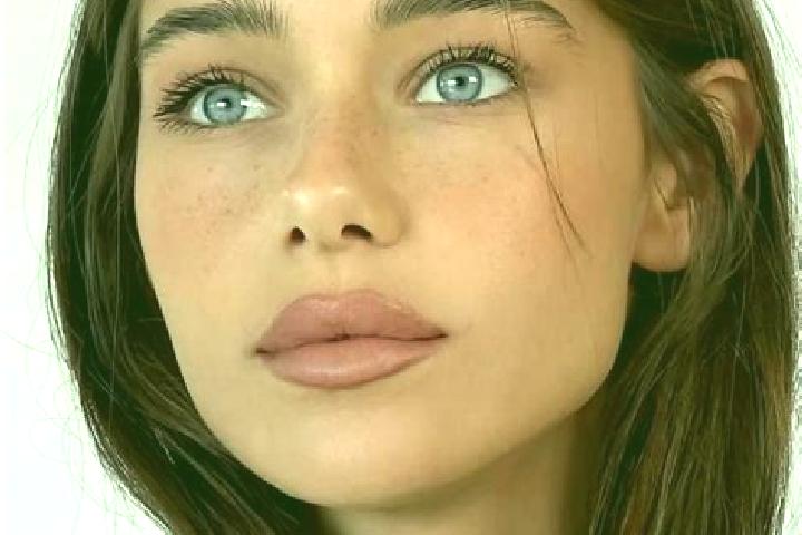 Emma, 24, a brunette brown-eyed mixed companion based in Yallourn North. Offering Striptease, Erotic Massage, OWO, Overnight, Girlfriend Experience. Availabl...