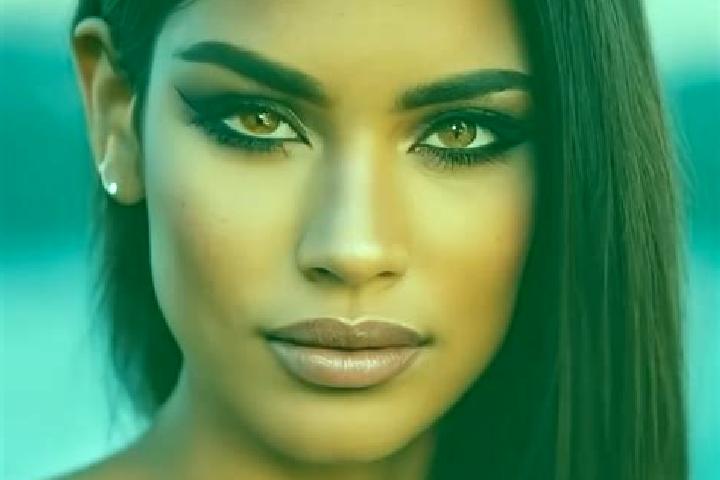 Emma, 24, a brunette dark-eyed latina companion based in Nafadougou. Offering Tantra, Duos, Domination. Available for incall and outcall, day and evening dates.