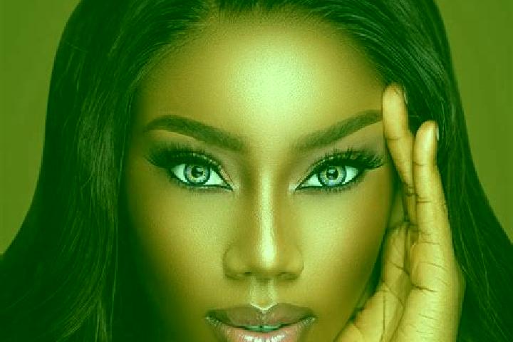 Emma, 24, a chestnut blue-eyed ebony companion based in Dongda. Offering Duos, GFE, Domination. Available for incall and outcall, day and evening dates.
