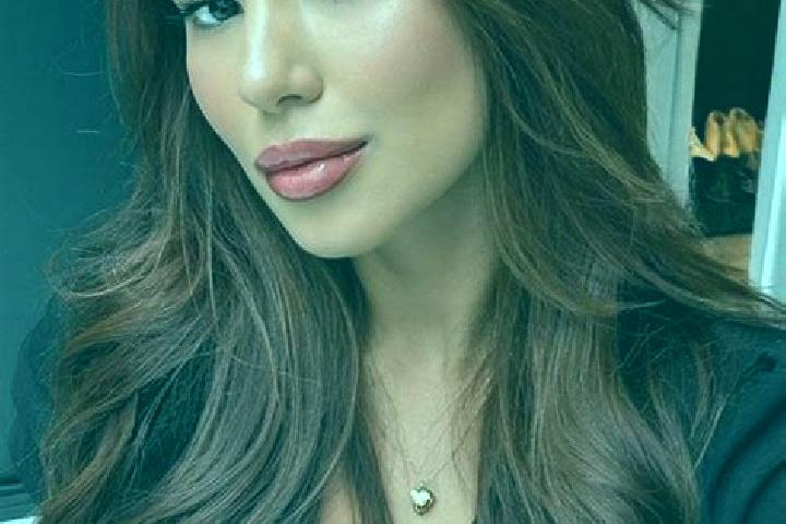 Emma, 24, a chestnut brown-eyed latina companion based in Leskovik. Offering Duos, Roleplay, Dinner Date. Available for incall and outcall, overnight booking...