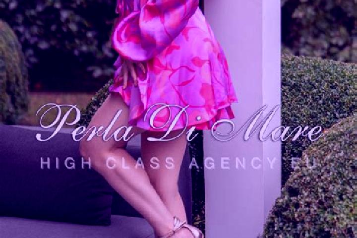 Emma, 24 — Escort in Agrisu Mare, Romania