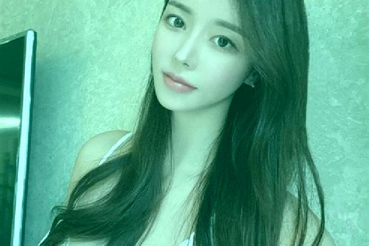 Emma, 24 — Escort in Bibei, China