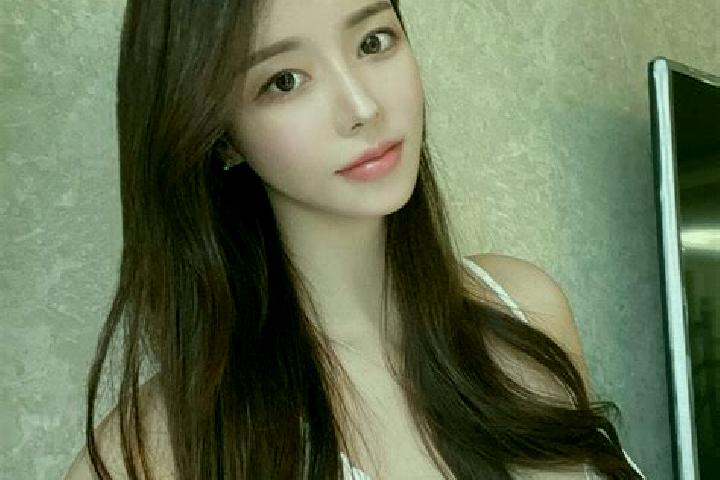 Emma, 24 — Escort in Dalanqi, China