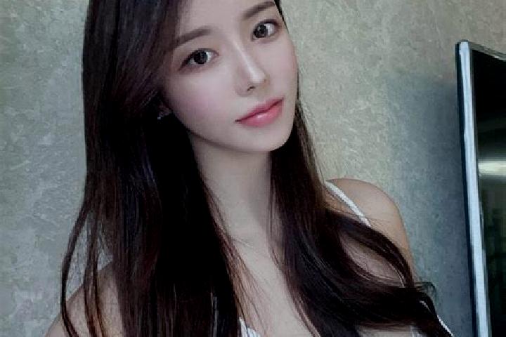 Emma, 24 — Escort in Kudu er, China