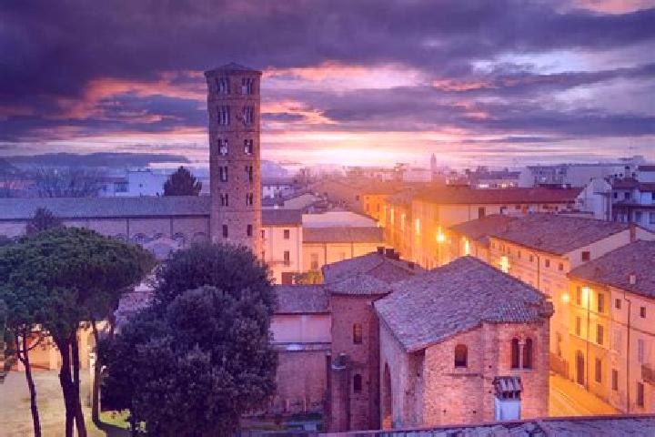 Emma, 24 — Escort in Pisignano, Italy