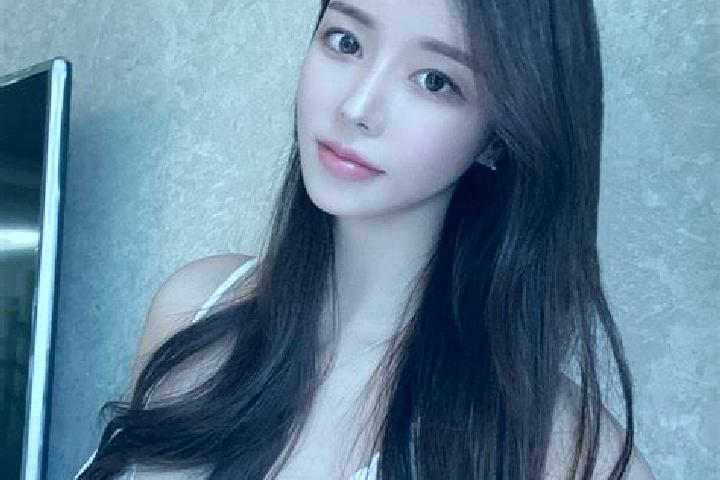 Emma, 24 — Escort in Pulumer, Turkey