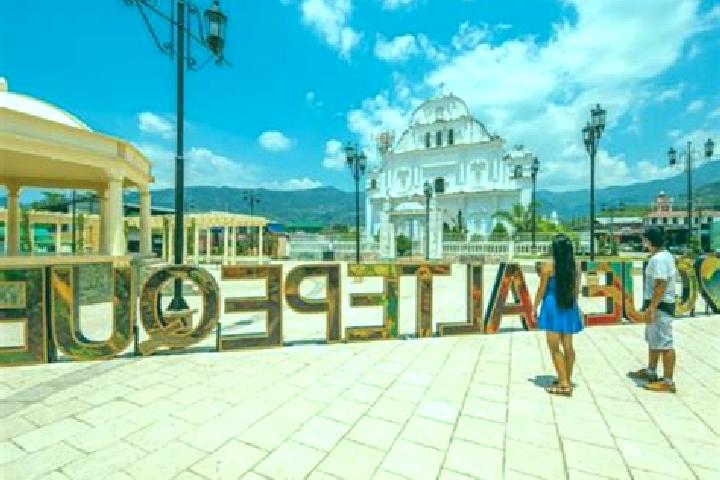 Emma, 24 — Escort in Quezaltepeque, Guatemala
