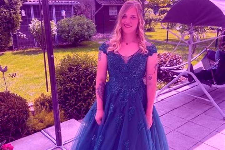 Emma, 24 — Escort in Rath-Anhoven, Germany