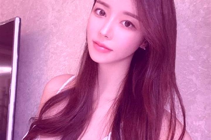 Emma, 24 — Escort in Shenjiaying, China