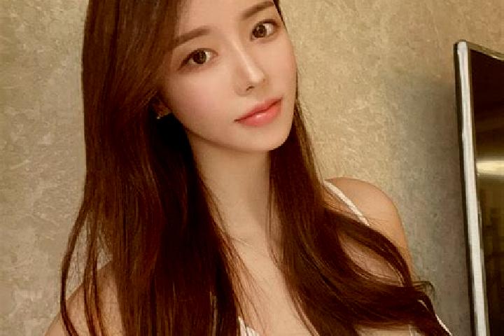 Emma, 24 — Escort in Wangmeng, China