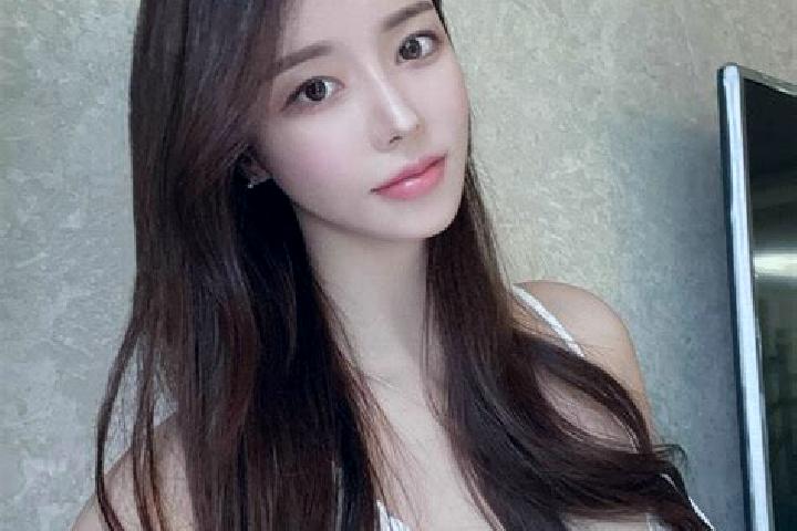 Emma, 24 — Escort in Yangjiapo, China
