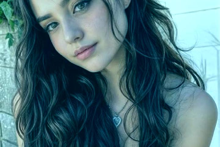 Emma, 25, a auburn hazel-eyed caribbean companion based in Waelder. Offering Dinner Date, CIM, Erotic Massage. Available for incall and outcall, overnight bo...