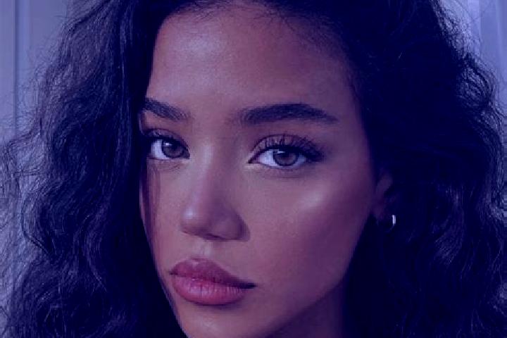 Emma, 25, a black brown-eyed caribbean companion based in Hoofddorp. Offering Duos, GFE, CIM. Available for incall and outcall, day and evening dates.