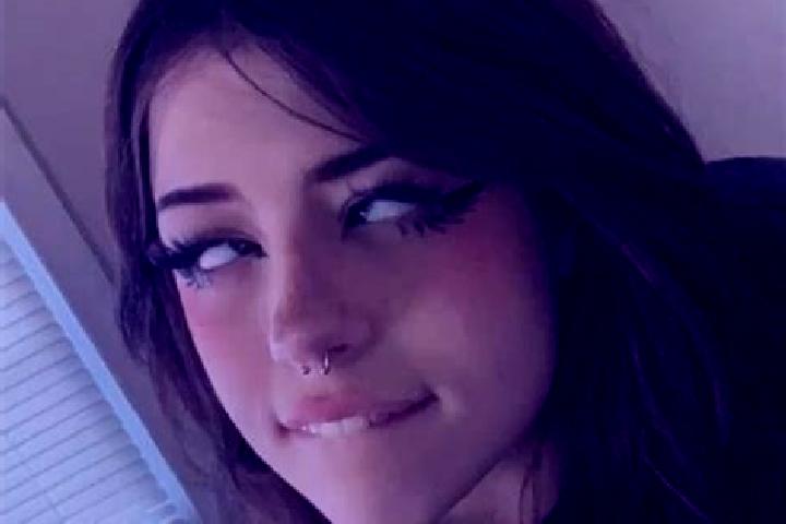 Emma, 25, a black grey-eyed caucasian companion based in Patos de Minas. Offering OWO, Party Girl. Available for incall and outcall, day and evening dates.