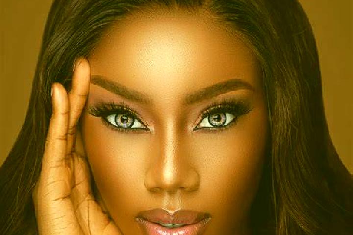Emma, 25, a chestnut blue-eyed ebony companion based in Oesoot. Offering Deep French Kissing, Fetish. Available for incall and outcall, day and evening dates.