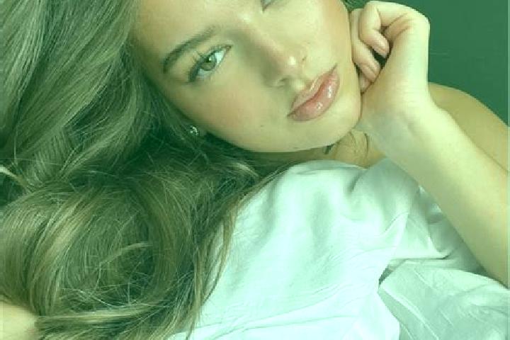 Emma, 25, a chestnut hazel-eyed caribbean companion based in Moglingen. Offering Duos, Erotic Massage, Party Girl, Deep French Kissing. Available for incall ...
