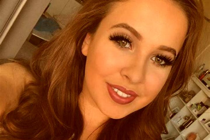 Emma, 25, a dark blonde amber-eyed mediterranean companion based in Lauwin-Planque. Offering Couples, Erotic Massage, Dinner Date, Prostate Massage. Availabl...
