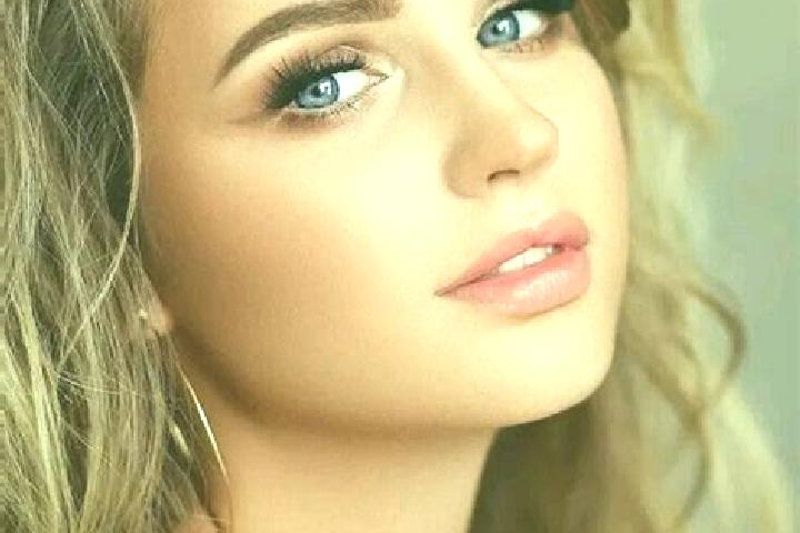Emma, 25, a dark blonde blue-eyed european companion based in Emu Heights. Offering Fetish, 69, Striptease. Available for incall and outcall, day and evening...