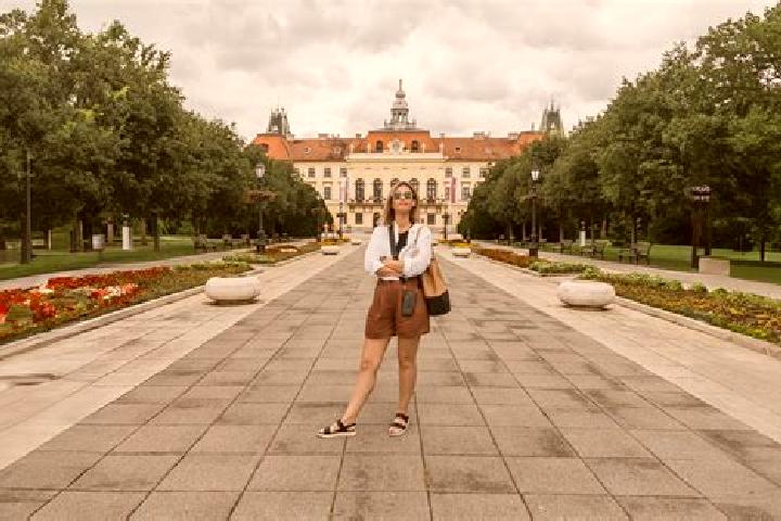 Emma, 25 — Escort in Cokesina, Serbia