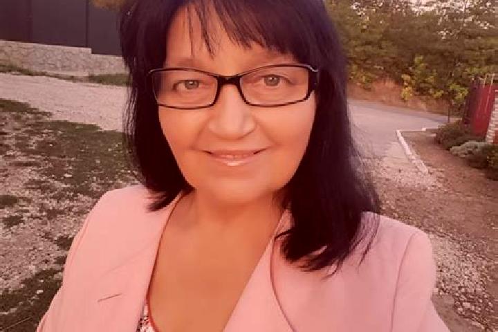 Emma, 25 — Escort in Dealu Floreni, Romania