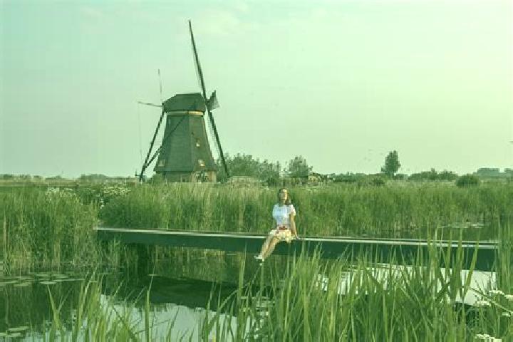 Emma, 25 — Escort in Kinderdijk, Netherlands