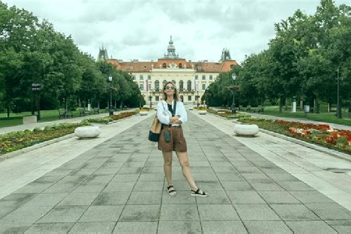 Emma, 25 — Escort in Krajisnik, Serbia